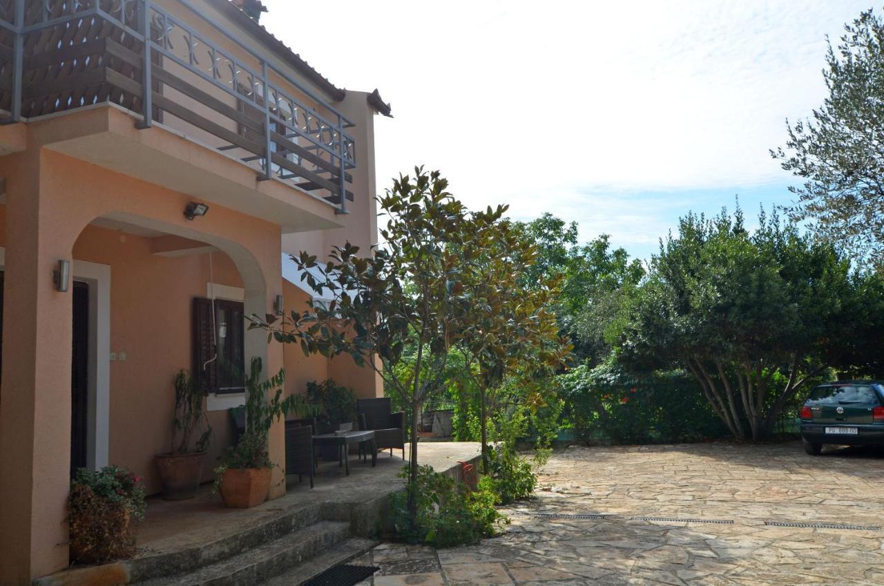 Apartments Josip Pavicini Екстер'єр фото
