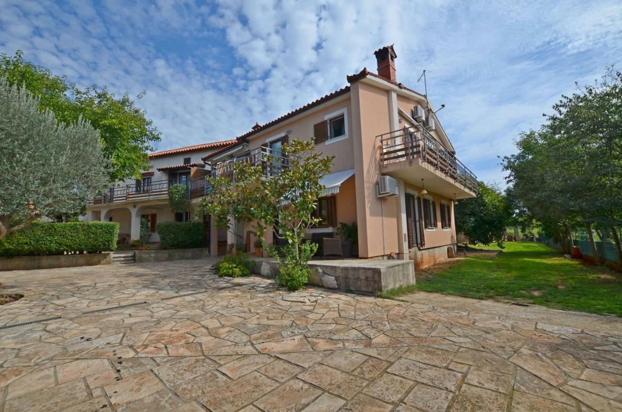 Apartments Josip Pavicini Екстер'єр фото